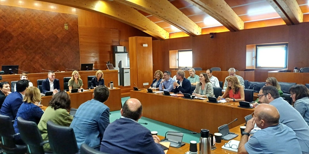 Pilar Alegría avanza que pedirán que el Ayuntamiento de Zaragoza dedique una calle a Javier Lambán