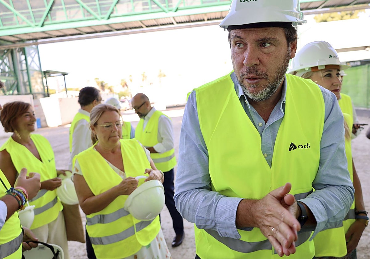 El ministro de Transportes, Óscar Puente, en la estación Murcia del Carmen