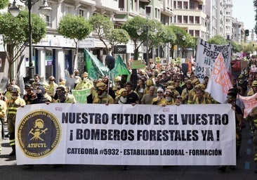 Trabajadores forestales salen a las calles de León para reclamar un dispositivo cien por cien público