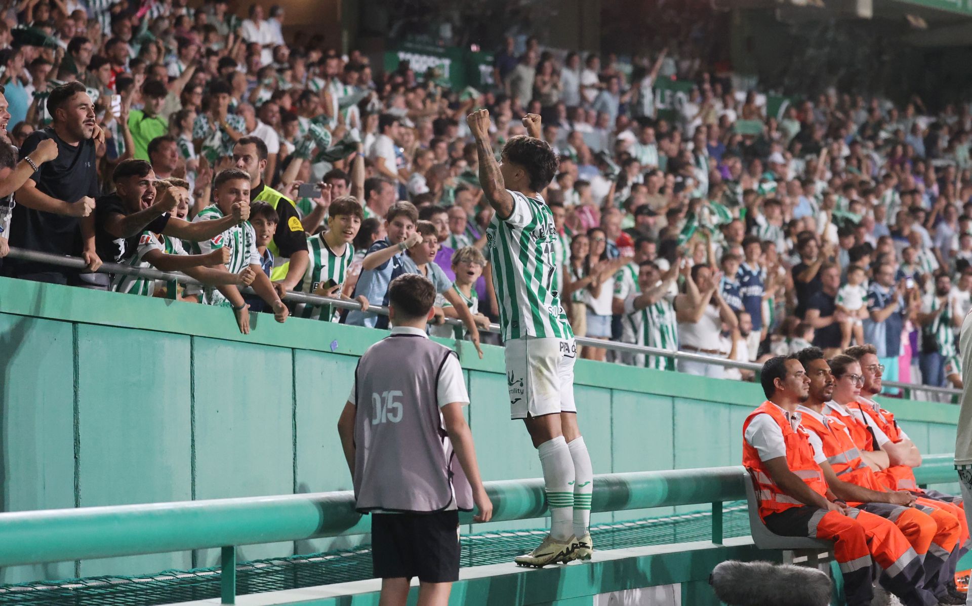 La inmensa alegría del primer triunfo del Córdoba CF esta temporada, en imágenes