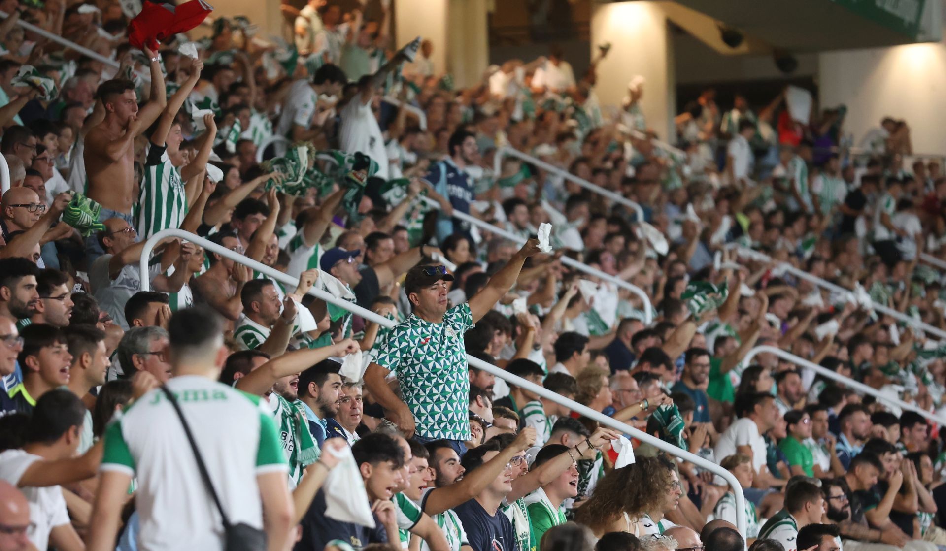 La inmensa alegría del primer triunfo del Córdoba CF esta temporada, en imágenes