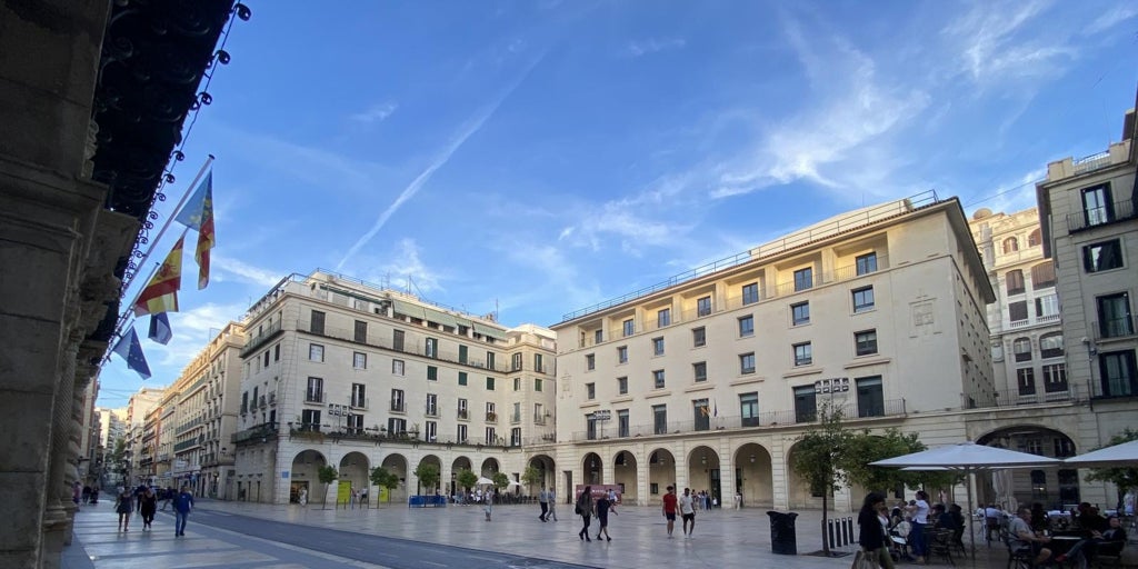 Juzgan a un hombre acusado de matar a su inquilina y convivir un mes con el cadáver en Alicante