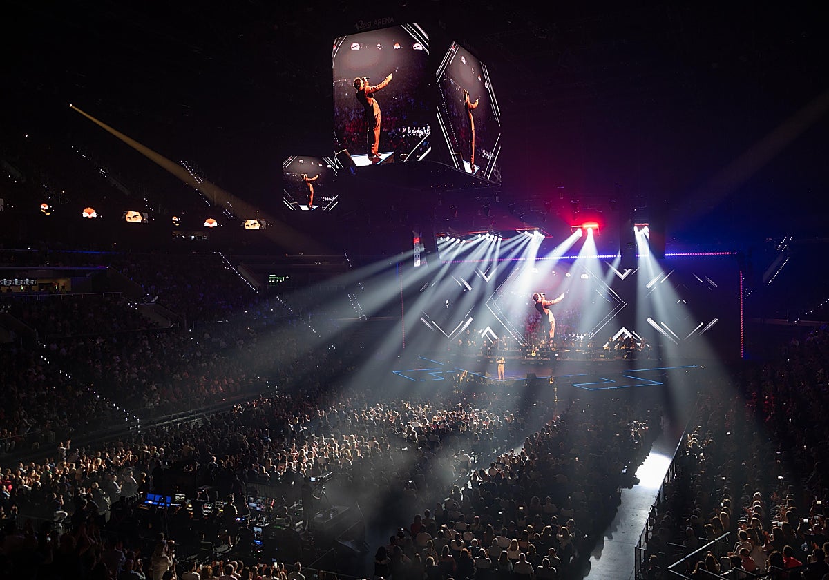 Imagen del concierto tributo a Nino Bravo en el nuevo Roig Arena de Valencia