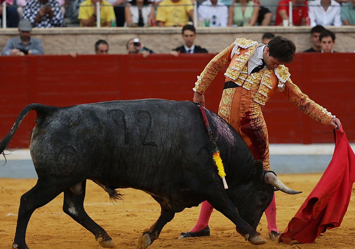 Cristiano Torres torea al natural frente al quinto