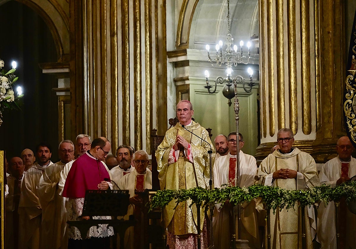Monseñor Jesús Catalá momentos previos a su homilía de despedida