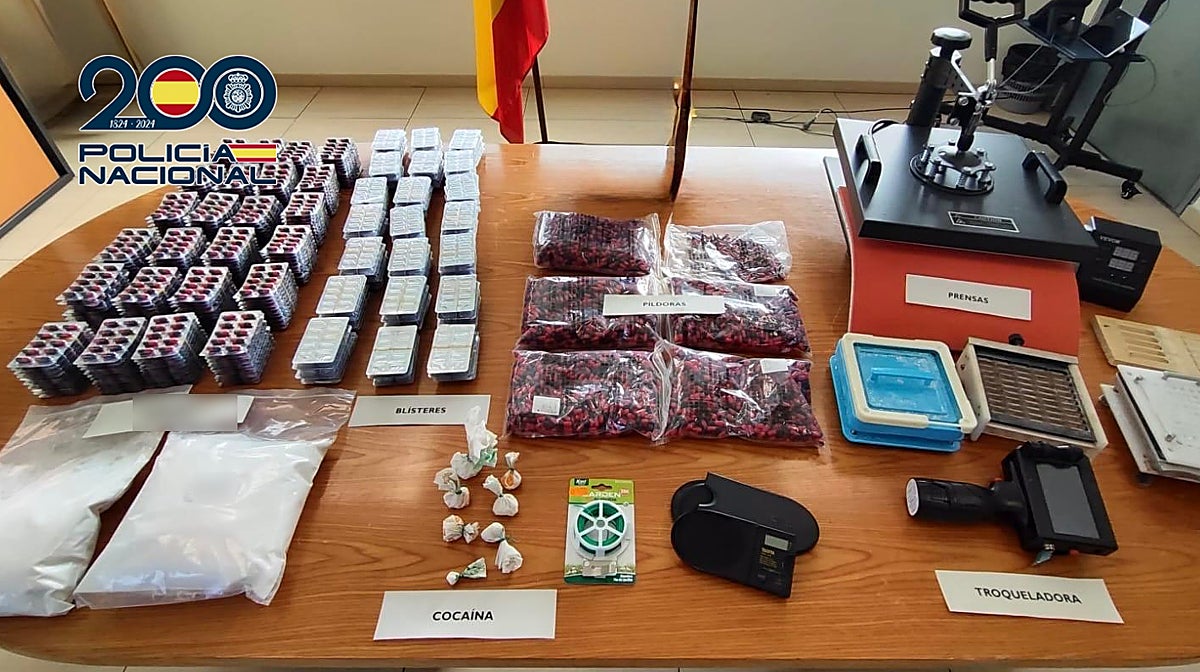 Imagen de los objetos requisados en un laboratorio clandestino de fármacos para la disfunción eréctil en Valencia