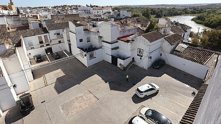 Imagen del solar donde la empresa Nueva Puerta de la Ribera levantará un hotel de cuatro estrellas