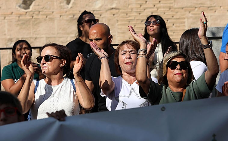 Imagen principal - Los vecinos de Santa Cruz del Retamar claman en Toledo por un colegio digno: «No es capricho, es necesidad»