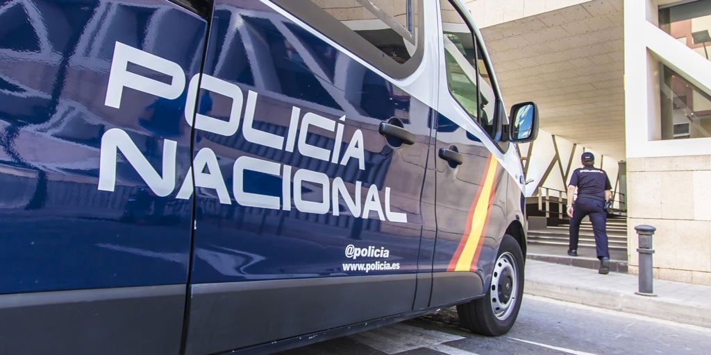 Prisión para el ladrón de una anciana que se tragó uno de los collares de oro que robó