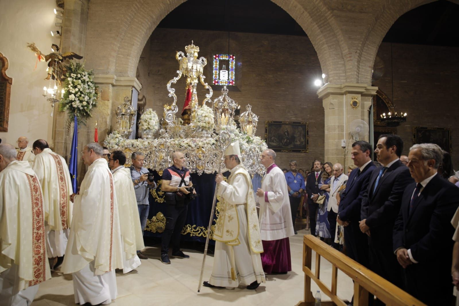 La solemne misa del obispo de Córdoba ante la Patrona en el santuario de la Fuensanta, en imágenes