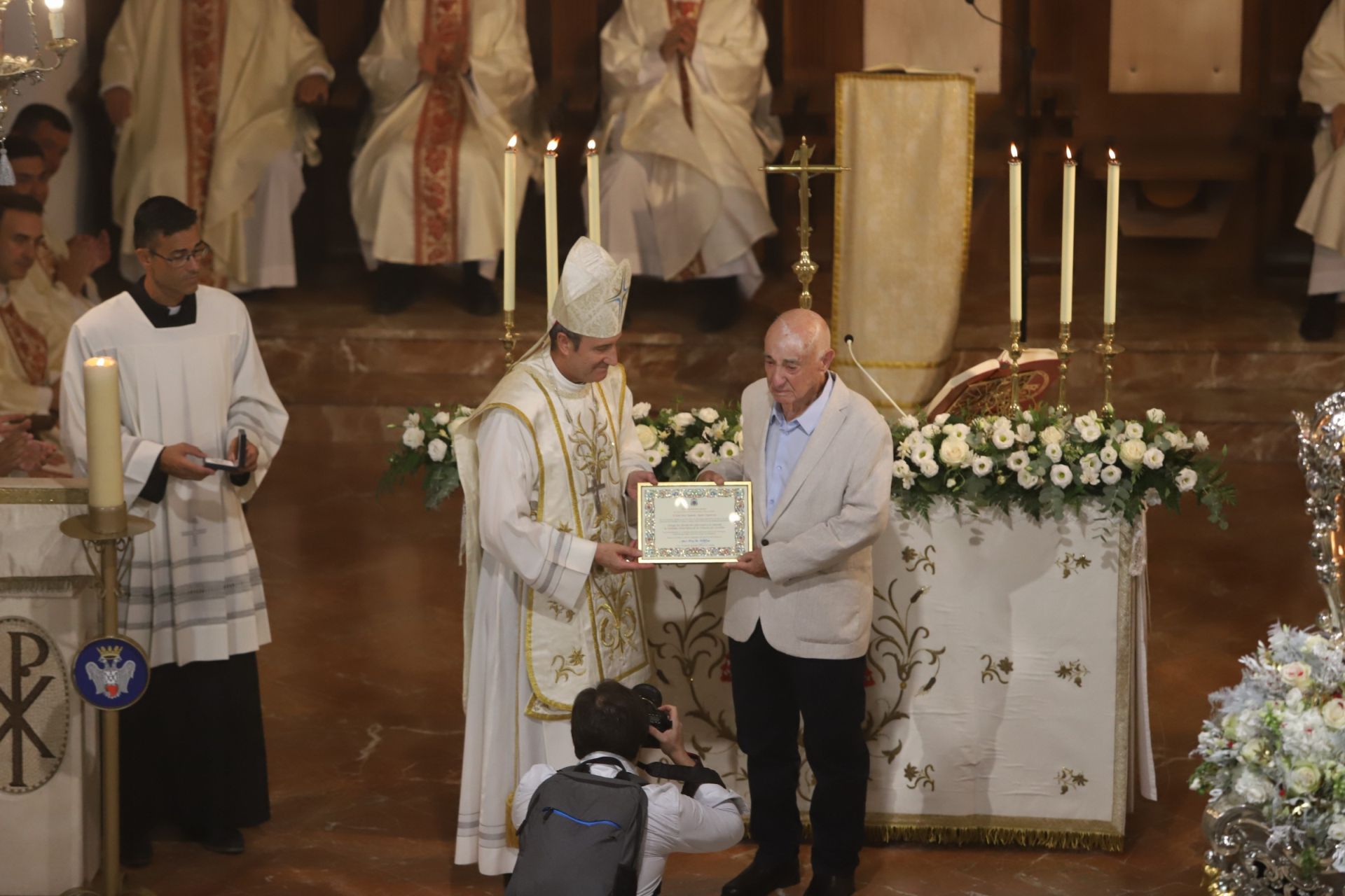 La solemne misa del obispo de Córdoba ante la Patrona en el santuario de la Fuensanta, en imágenes