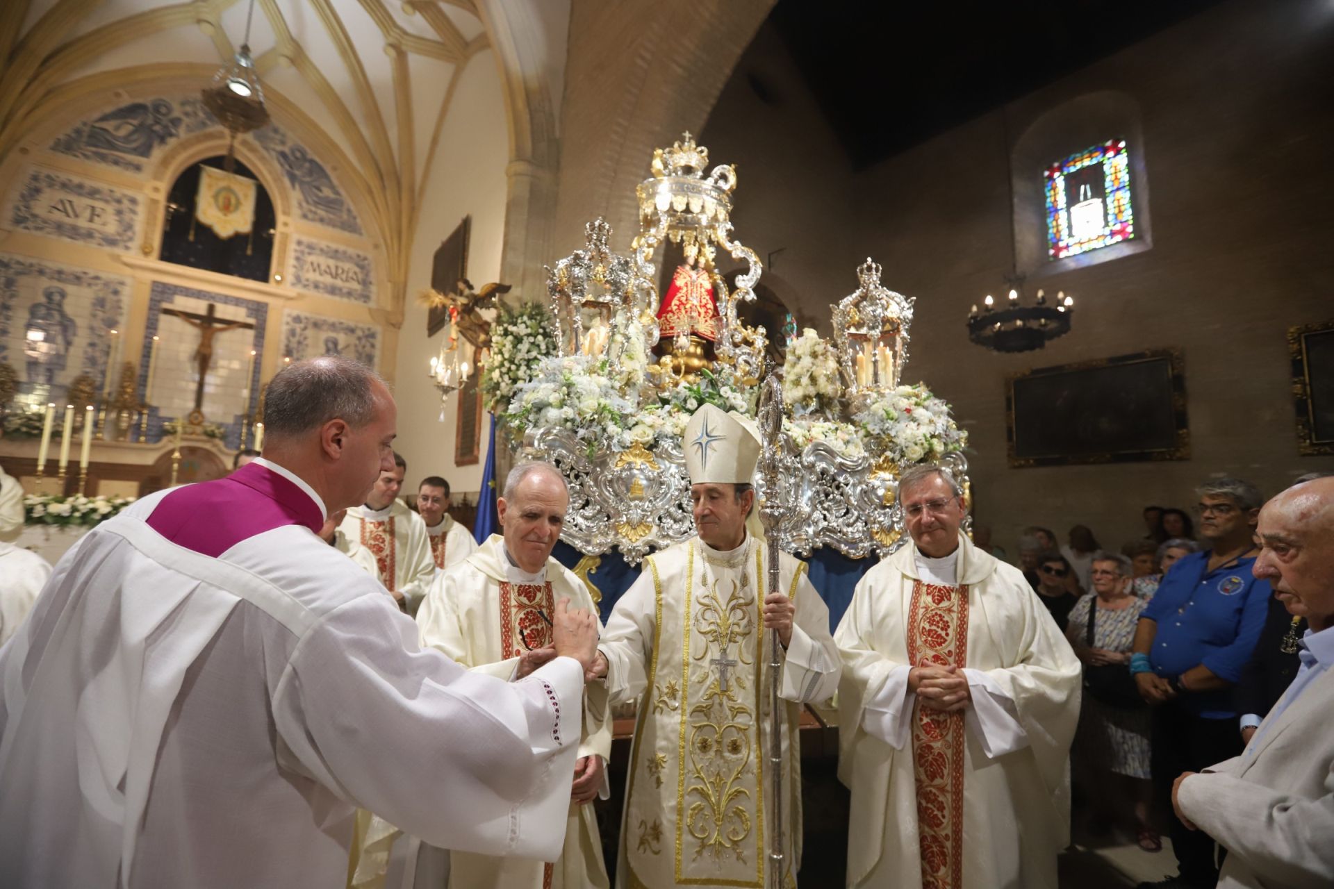 La solemne misa del obispo de Córdoba ante la Patrona en el santuario de la Fuensanta, en imágenes