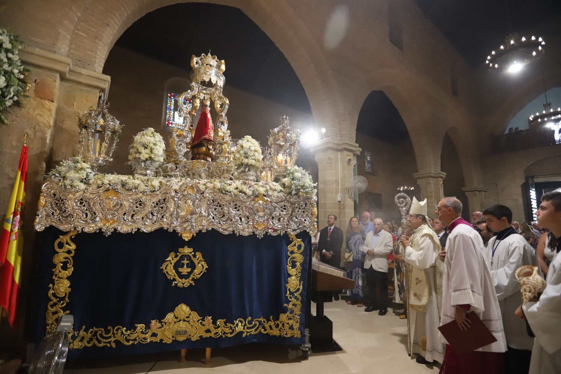 La solemne misa del obispo de Córdoba ante la Patrona en el santuario de la Fuensanta, en imágenes