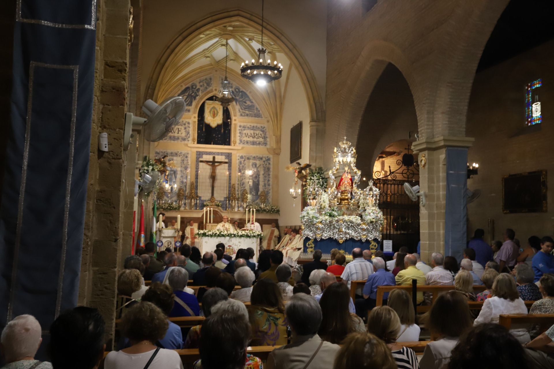 La solemne misa del obispo de Córdoba ante la Patrona en el santuario de la Fuensanta, en imágenes