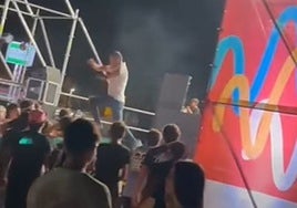 La Guardia Civil investiga por desórdenes públicos al edil del PSOE que se enzarzó con jóvenes que insultaban a Sánchez