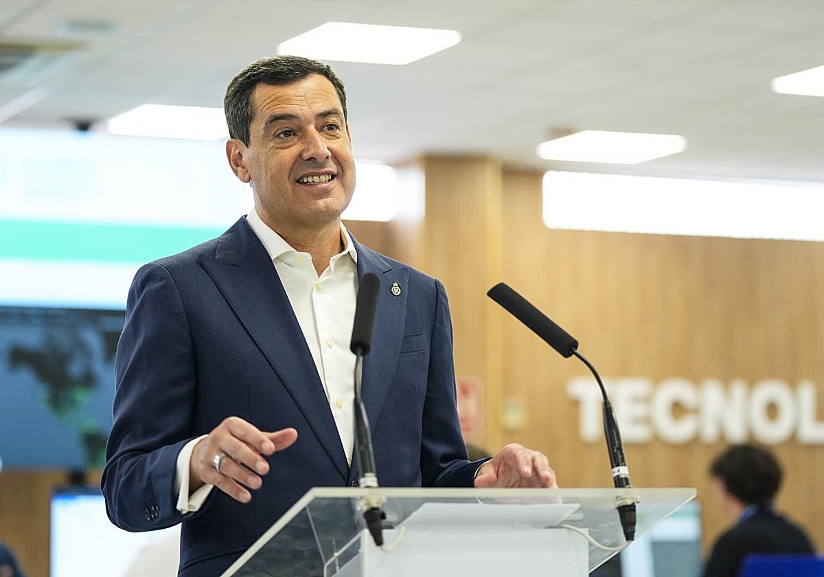 Juanma Moreno en la inauguración de un centro tecnológico en Granda