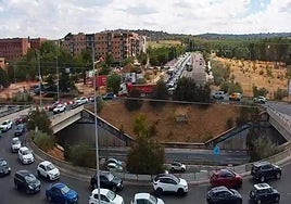 Un accidente de tráfico colapsa la carretera del Polígono y causa graves retrasos en el transporte urbano