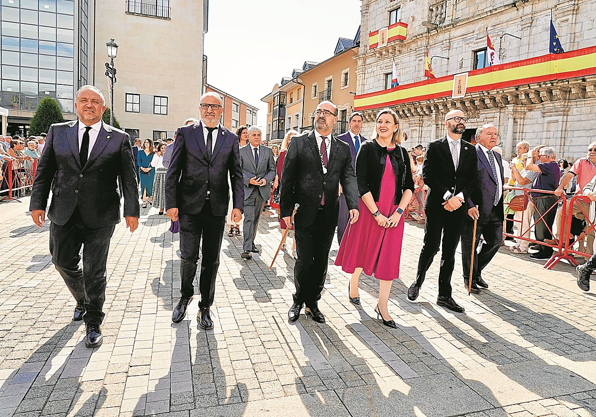 Representantes institucionales en la celebración del Día del Bierzo en Ponferrada (León)