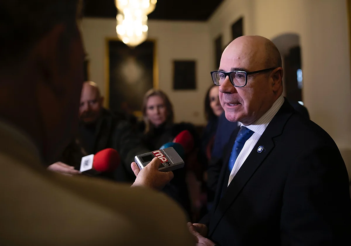 El rector de la Universidad de Granada, Pedro Mercado