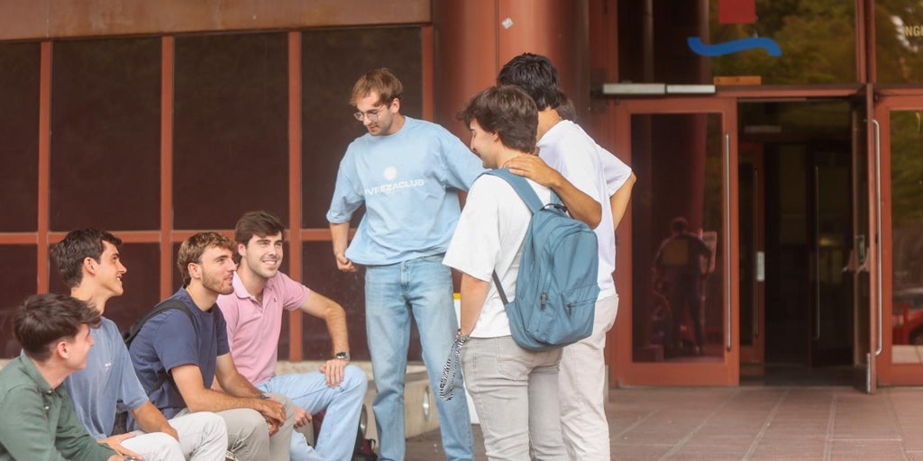 El curso universitario arranca con más títulos que nunca y una fuga de talentos cada vez mayor