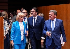 Quiñones resiste al ataque de la oposición y seguirá «adelante»