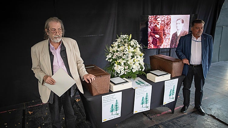 Los nietos de dos fusilados en Granada durante la Guerra Civil recuperan sus restos