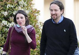 Pablo Iglesias e Irene Montero: de atacar la educación privada a matricular a sus tres hijos en un colegio de 500 euros al mes