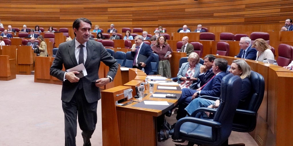 Las Cortes de Castilla y León reprueban al consejero de Medio Ambiente y piden a Mañueco su cese