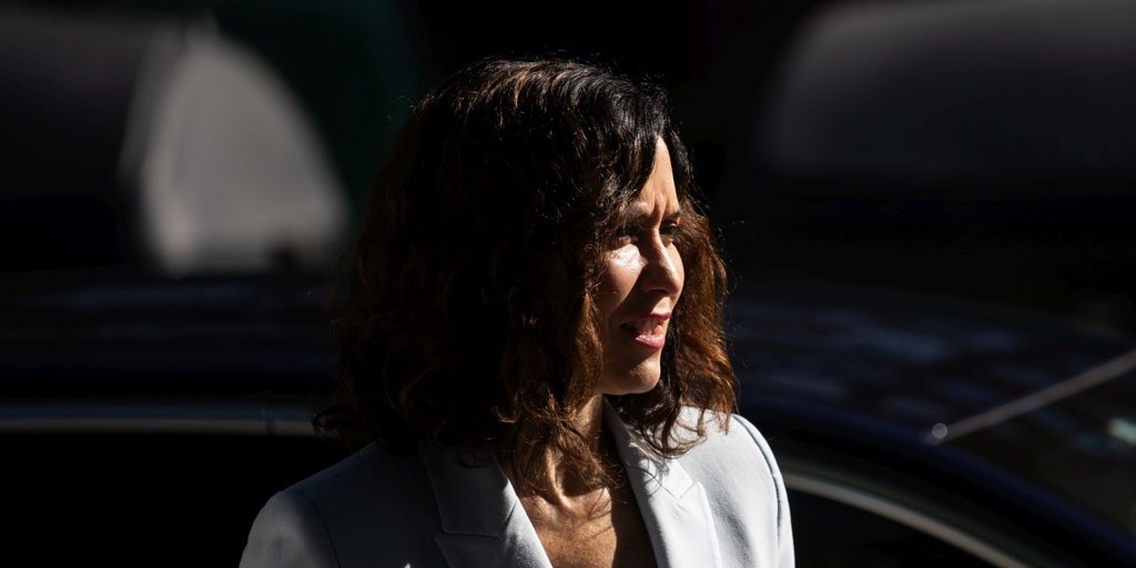 Ayuso, sobre la prohibición de fumar en las terrazas: «Que no sean hipócritas y prohíban el tabaco»