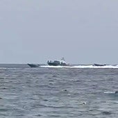 Cinco narcolanchas 'torean' a la Guardia Civil, que consigue detener a dos de sus tripulantes en Almería