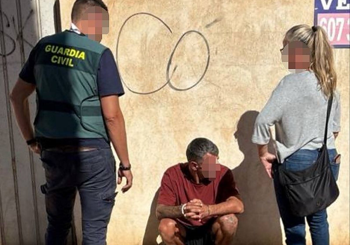 Uno de los detenidos de nacionalidad rumana perteneciente a este grupo criminal