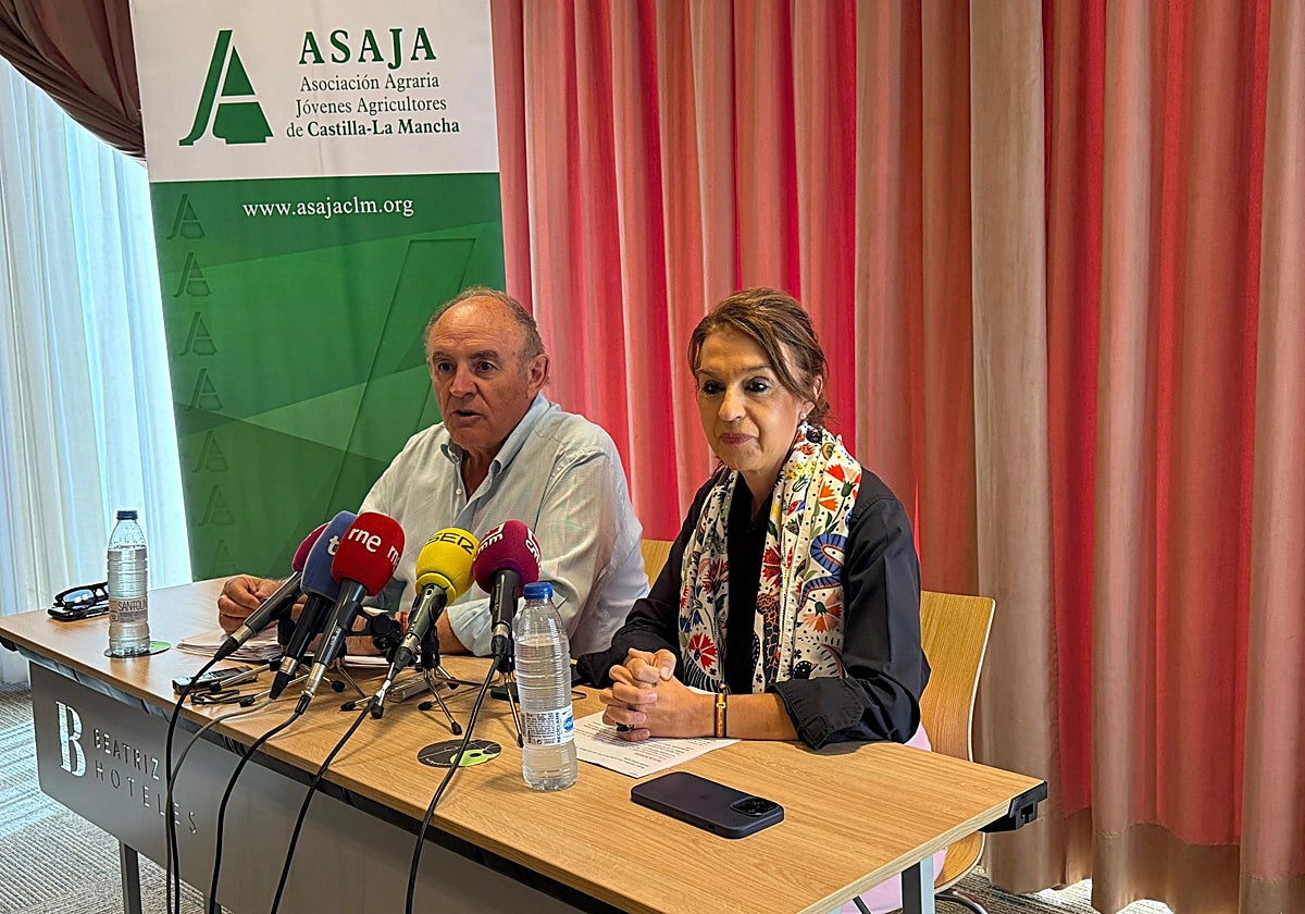 José María Fresneda y Blanca Corroto en rueda de prensa