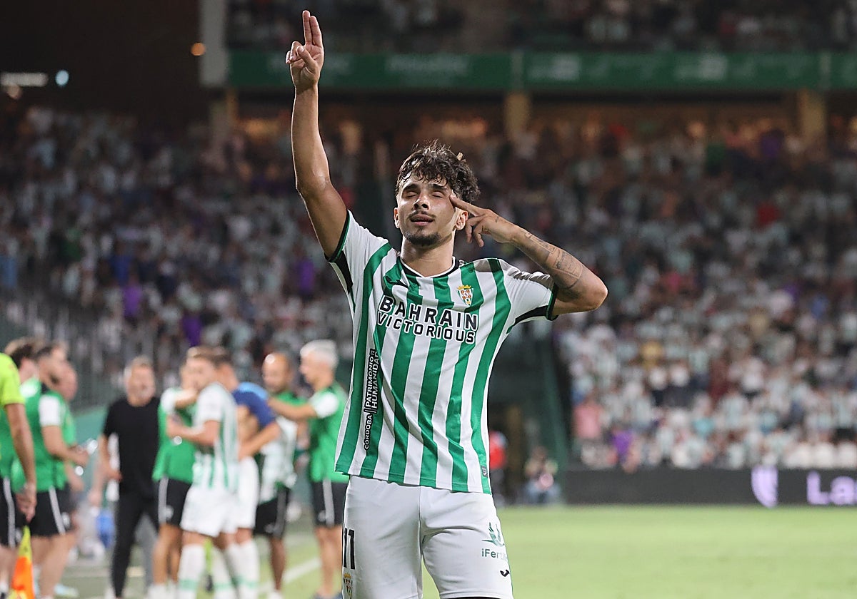 Kevin Medina celebrando un gol con el Córdoba CF
