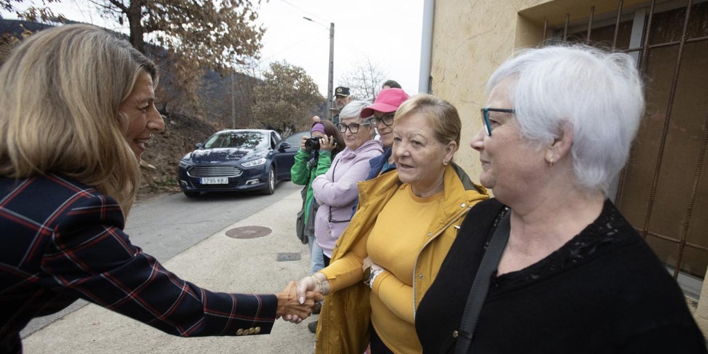 Terapia grupal de Yolanda Díaz en el corazón del Orense calcinado