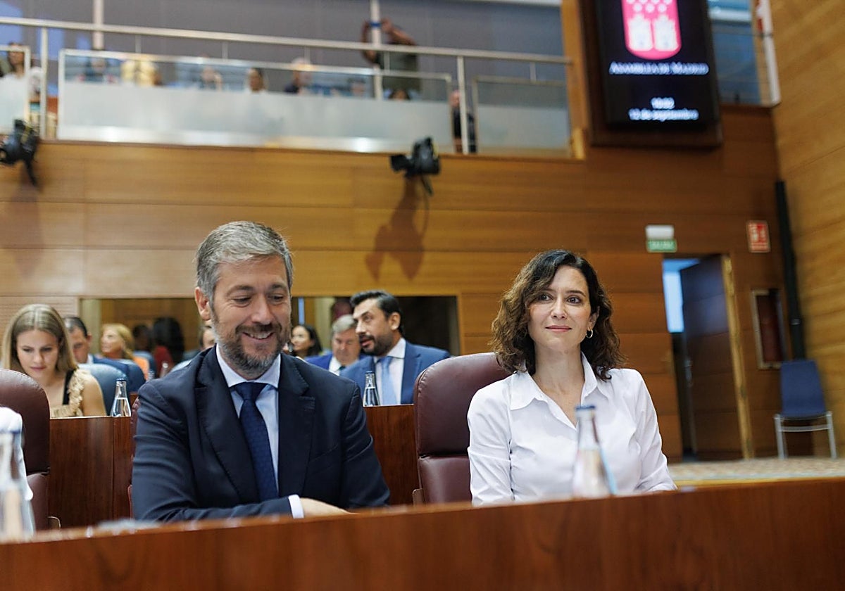 Isabel Díaz Ayuso, junto al consejero Miguel Ángel García, en el Debate de la región