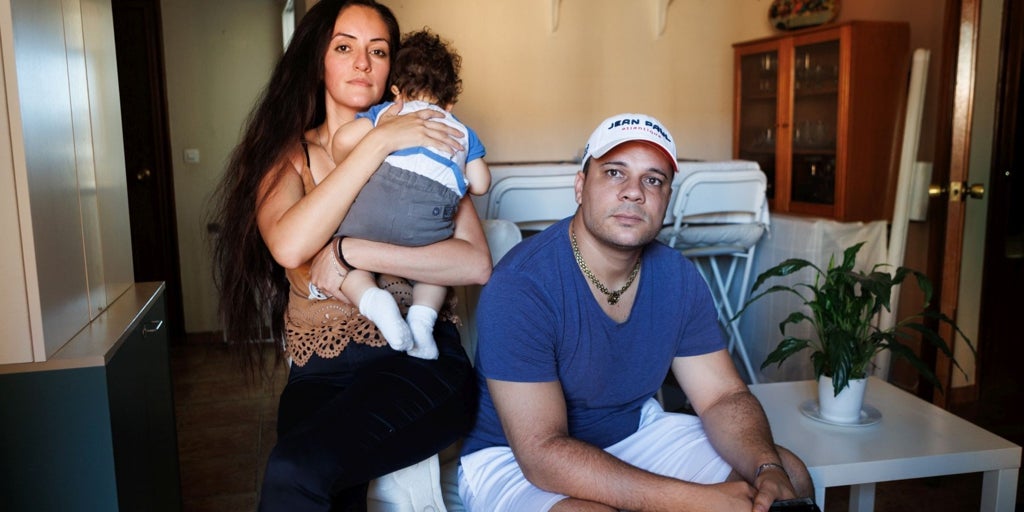 Los padres del bebé del potito con cristales: «Grabábamos todo lo que pasaba en casa porque teníamos miedo»