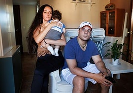 Los padres del bebé del potito con cristales: «Grabábamos todo lo que pasaba en casa porque teníamos miedo»