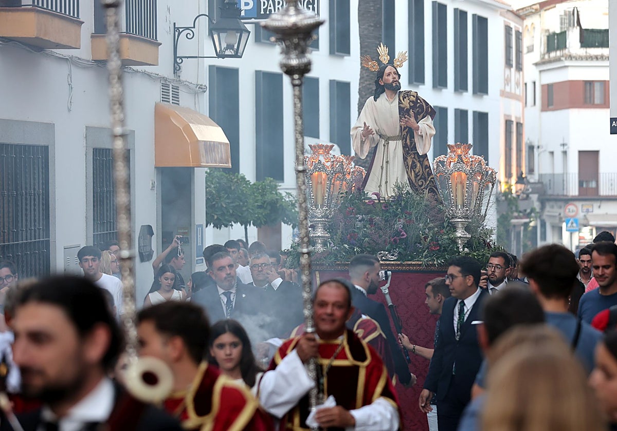 El Señor del Huerto, llevado en parihuela este viernes desde San Francisco a la parroquia de San Ignacio de Loyola