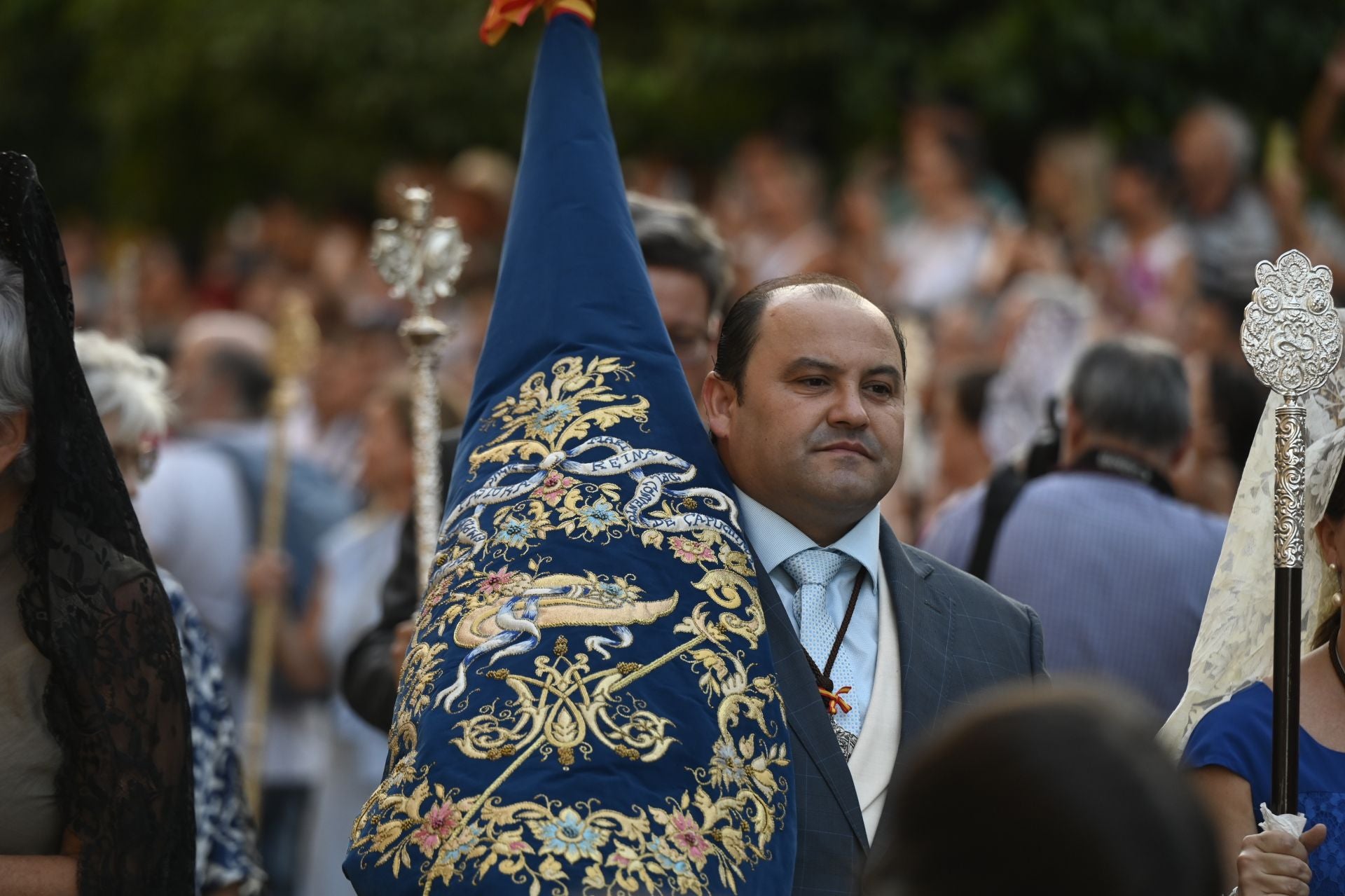 La procesión triunfal de la Divina Pastora desde la Catedral de Córdoba, en imágenes