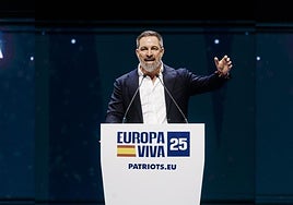 Abascal tilda a Sánchez de «psicópata» y «chulo de putas» en un Vistalegre repleto por la cumbre de Patriots