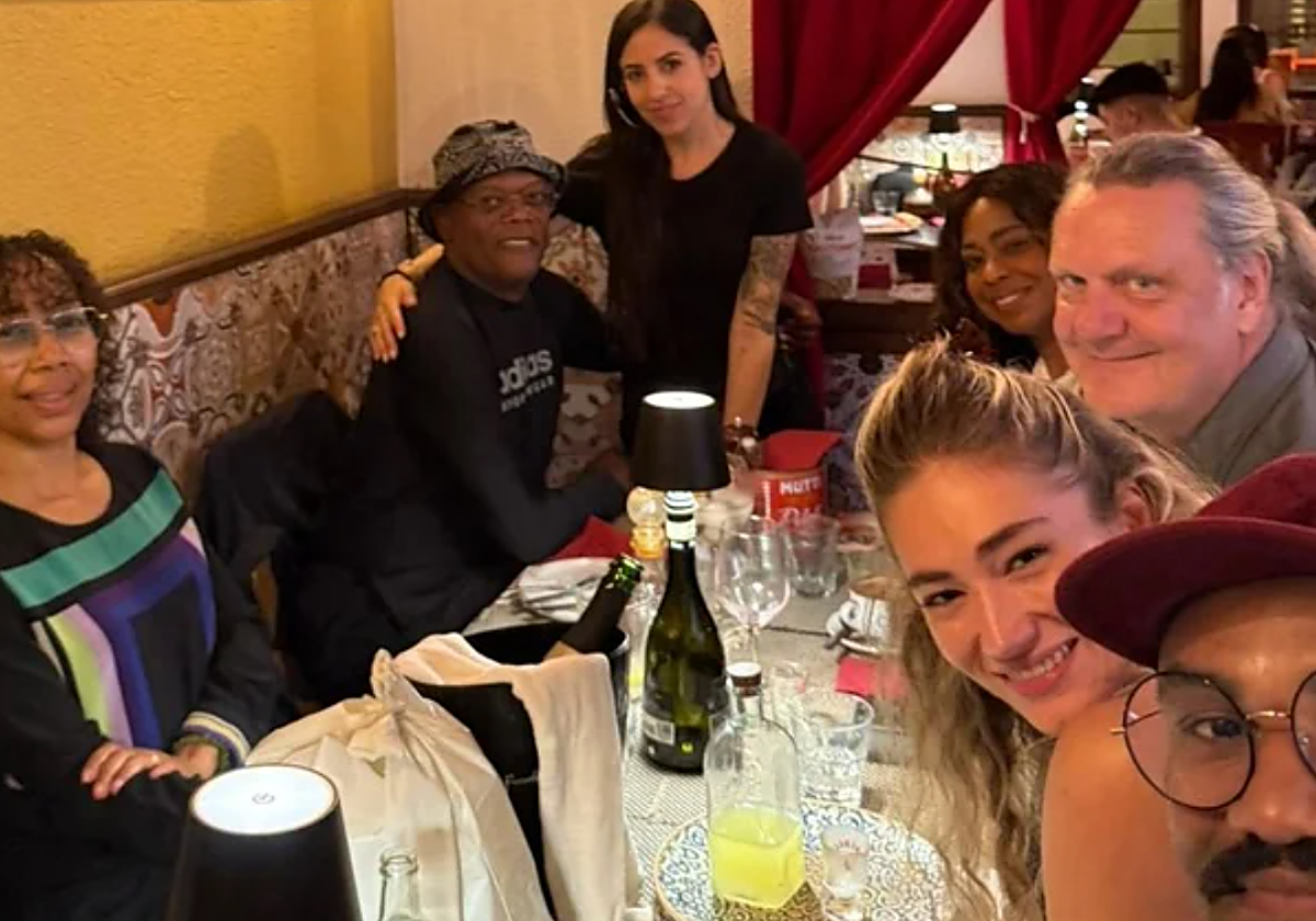 El actor Samuel L. Jackson posa junto al resto de comensales.