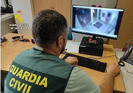 Una anciana de 91 años descubre cómo su cuidadora le robó más de 30.000 euros del banco mientras dormía