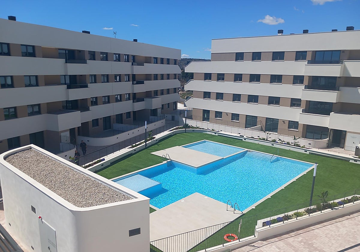 Imagen aérea de la promoción Alhora de AEDAS Homes en el nuevo barrio de Nou Nazareth en San Juan de Alicante