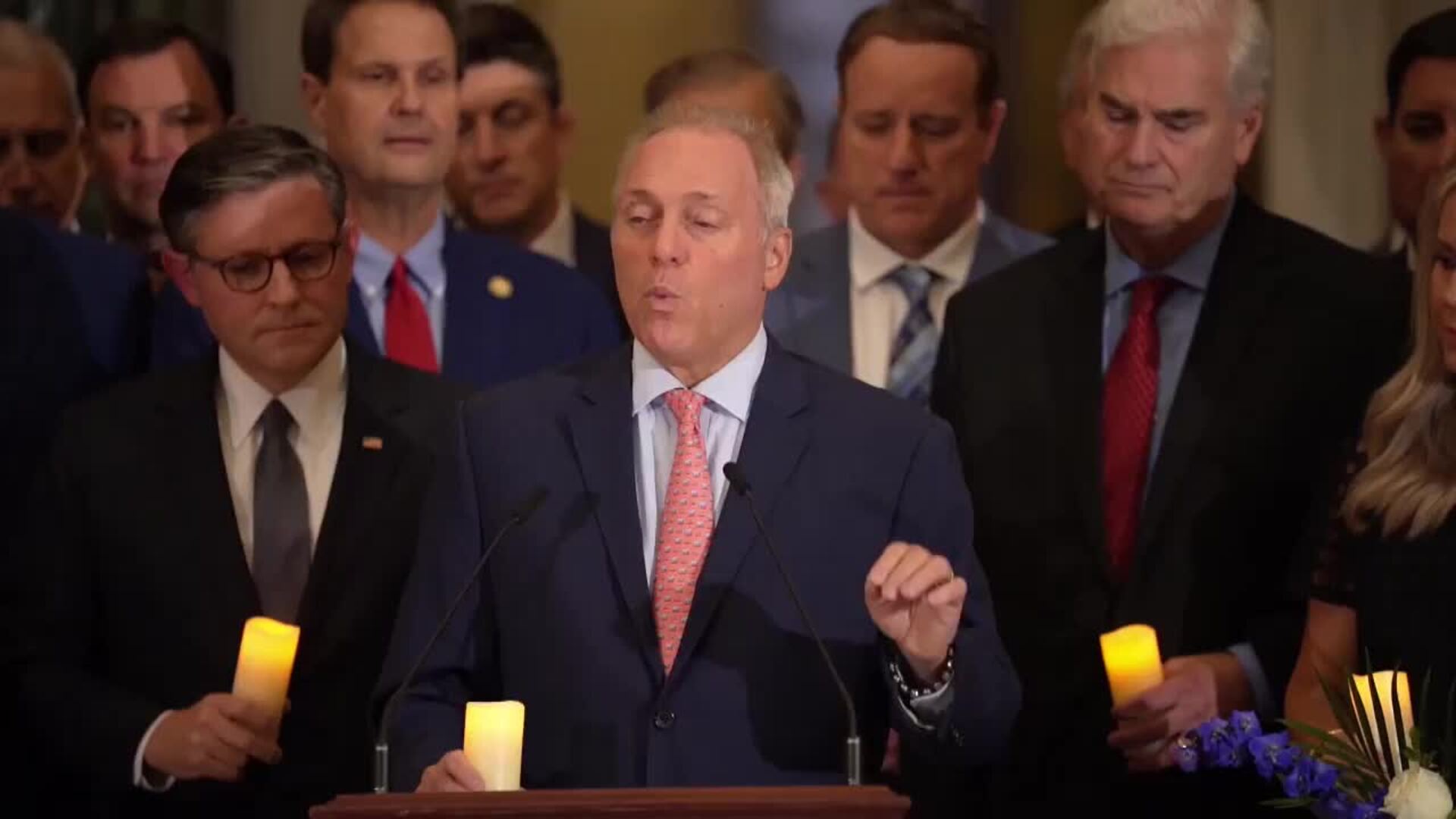 Miembros del congreso estadounidense rinden homenaje a Charlie Kirk