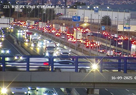 Varios accidentes en la A-6, A-2 y A-42 complican el acceso a Madrid a primera hora