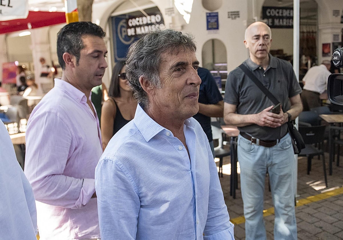 Perico Delgado ha asistido en Albacete a la presentación de la la V edición de la Gran Fondo Internacional Cicloturista Sierra de Albacete