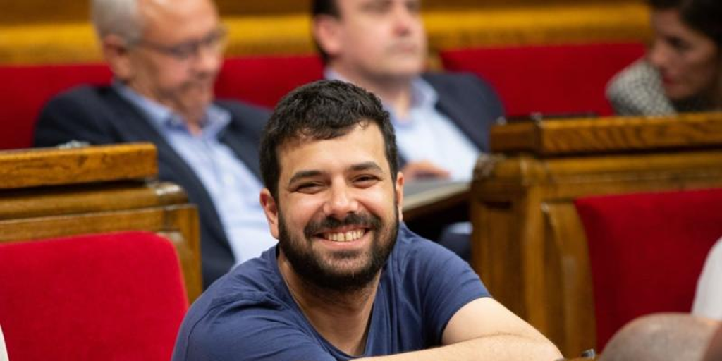 El diputado de ERC que huyó a Suiza con baja médica implicado en la causa del Tsunami deja su escaño en el Parlament