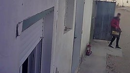 Una granja instala cámaras y 'caza' en el tercer robo sucesivo a un trabajador suyo con un cómplice