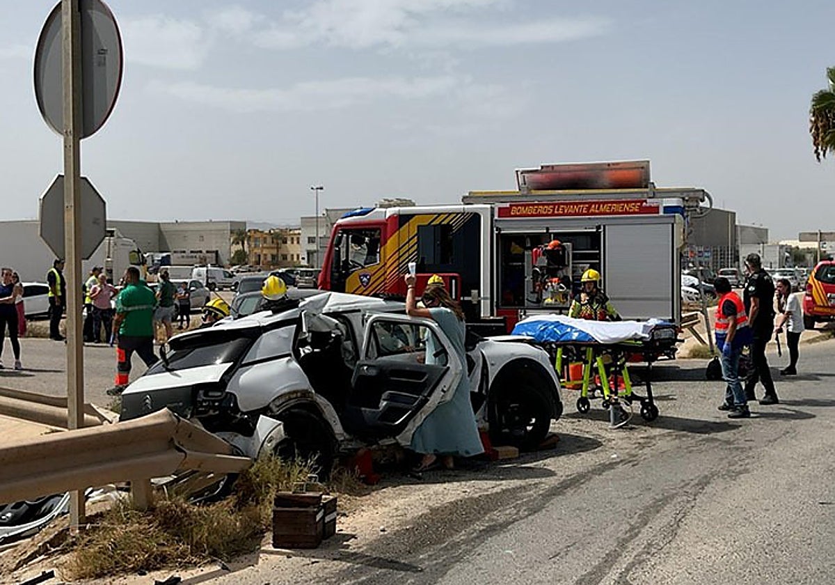 Actuación de Bomberos del Levante en un accidente múltiple en una imagen de archivo