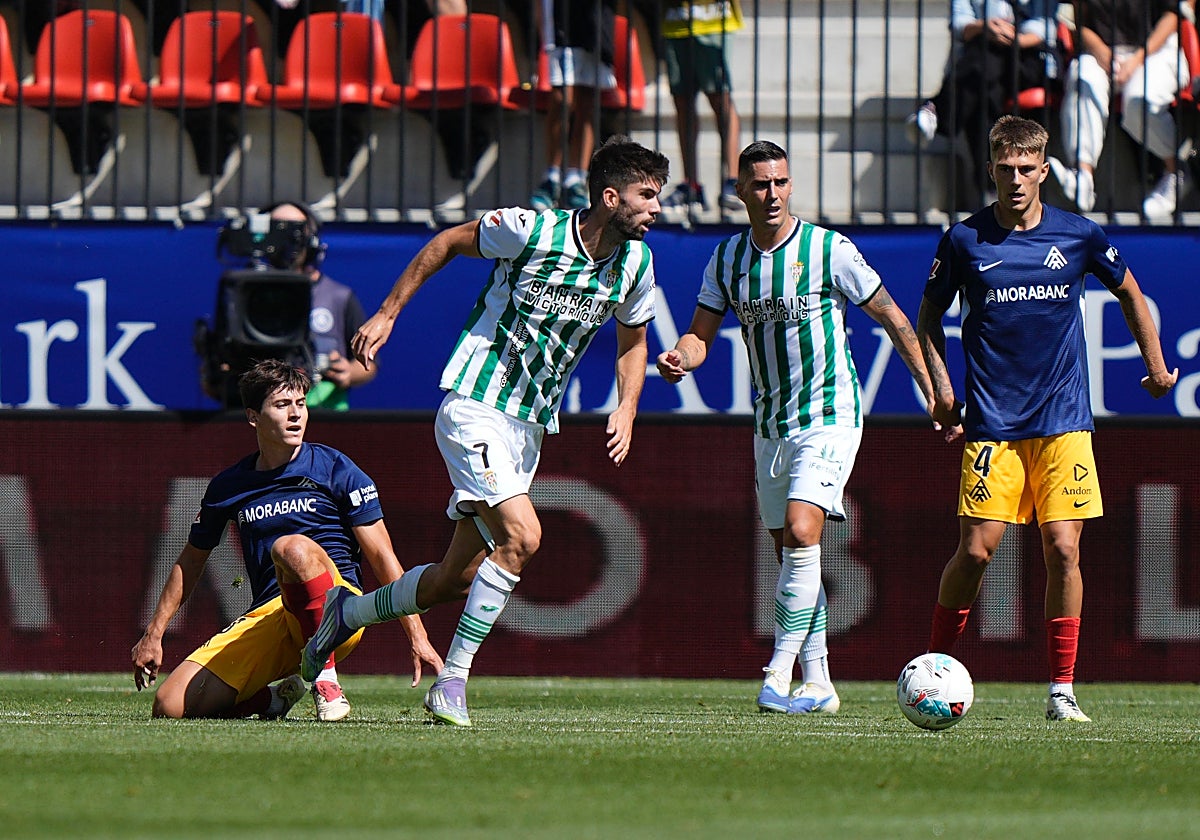 Theo Zidane conduce un balón en el partido frente al Andorra